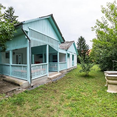 فندق Penge Bungalok Balatonalmádi المظهر الخارجي الصورة